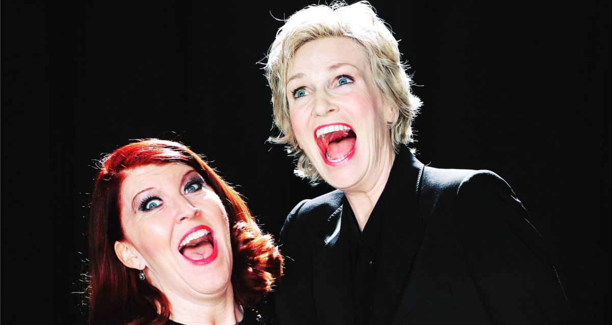 117 Jane Lynch & Kate Flannery Are Two Lost Souls Dining With Strangers